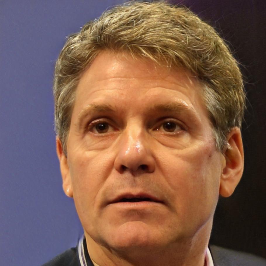 Portrait de Marc Dubois, expert en analyse financière
